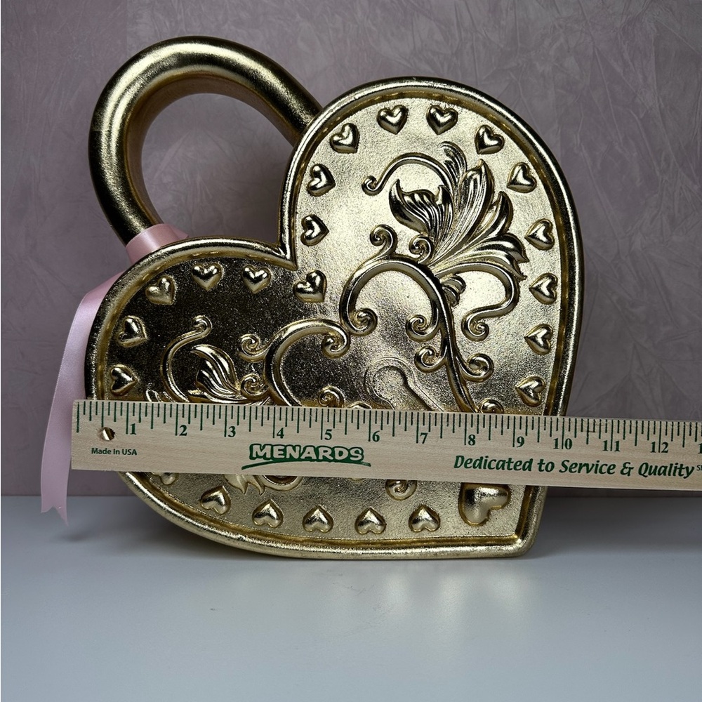 Heart-Shaped Decorative Padlock in Gold - Picture 5 of 16